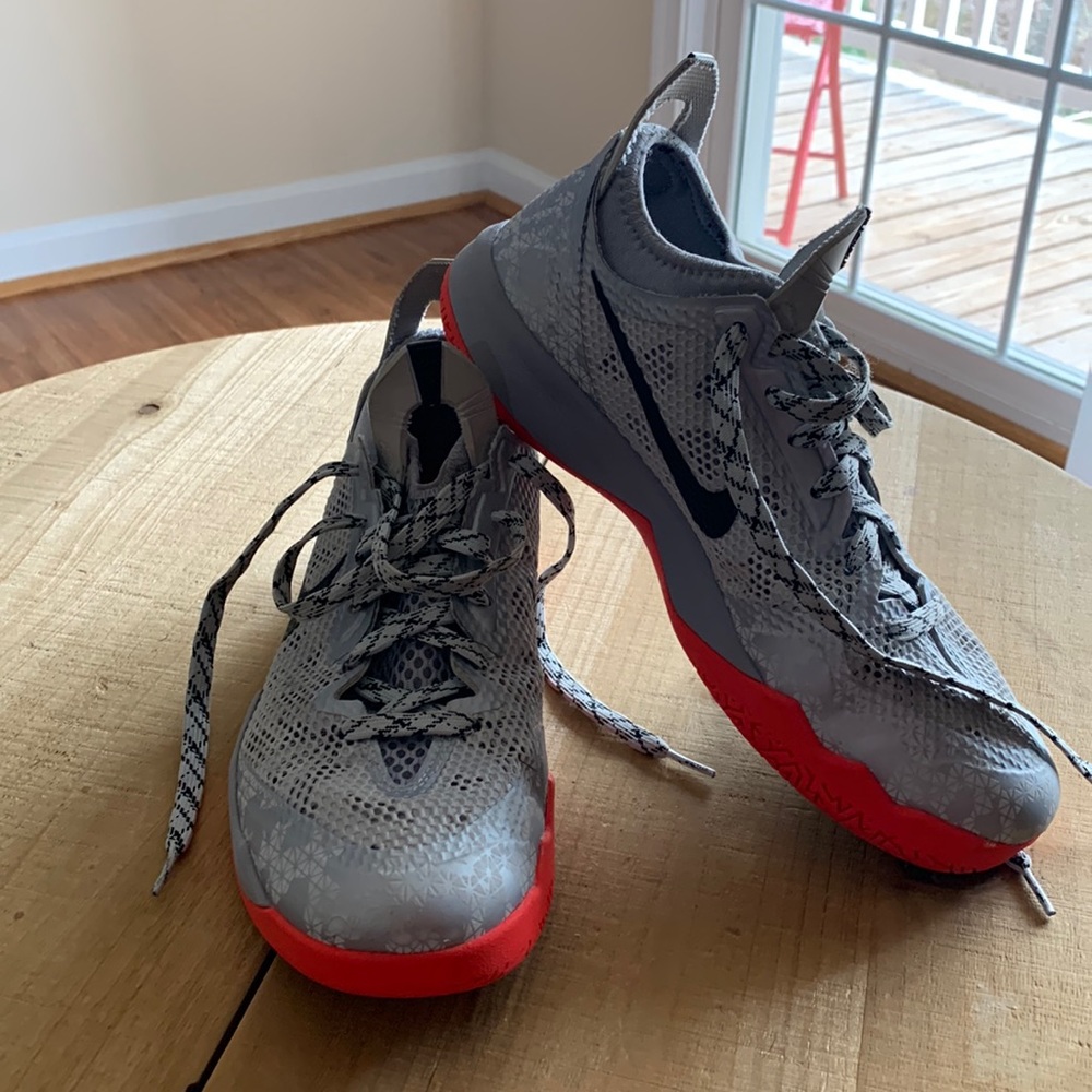 Woman LowTop Nike Basketball shoes